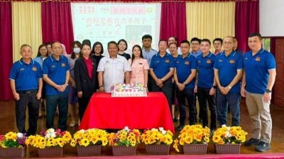 颜家福：用知识耐心引导前行 教师是照亮学生明灯