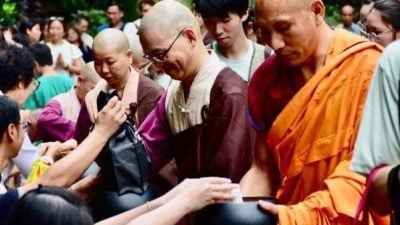 开仁：并非迷信 浴佛 清净内心