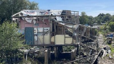 霸占政府保留地 纳闽33违章屋被拆