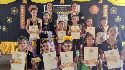 教局主任：华仁庆丰收节 培养学生对文化尊重