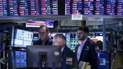 特朗普指中国违反贸易协议  道指急挫300点后转升