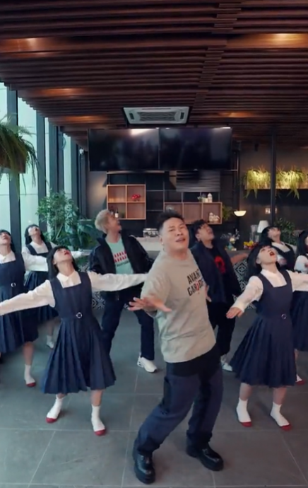 Avantgardey的她私下反差大 网惊：同一个人？