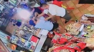 因生意频起冲突 经理遭勒颈逼下跪