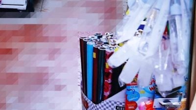 购物商场涉偷窃被发现 男子刺臂求饶
