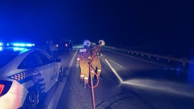 老翁横越马路遭车撞 . 再遭多车碾压惨死