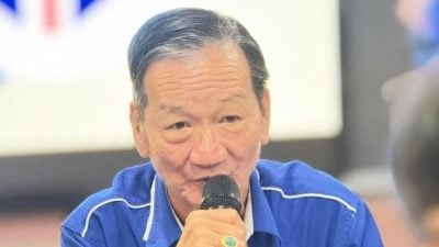 会员代表大会上不战而胜 . 江功光任华总会长