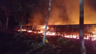 深夜大火夷平长屋 . 89居民失所1人送院