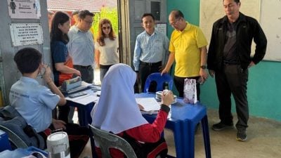 偕同潘隆铭勘察民国中 . OM Materials赠500组桌椅