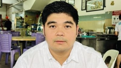砂议会通过1亿包机费 . 周长佑斥为奢侈开销