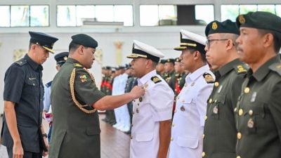 苏丹恩准 军司令颁发．500优秀军人获勋章