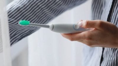 电动牙刷成抓奸神器　妻发现丈夫与女同事外遇