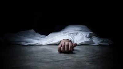 友进房查看发现．女子吐白沫猝死
