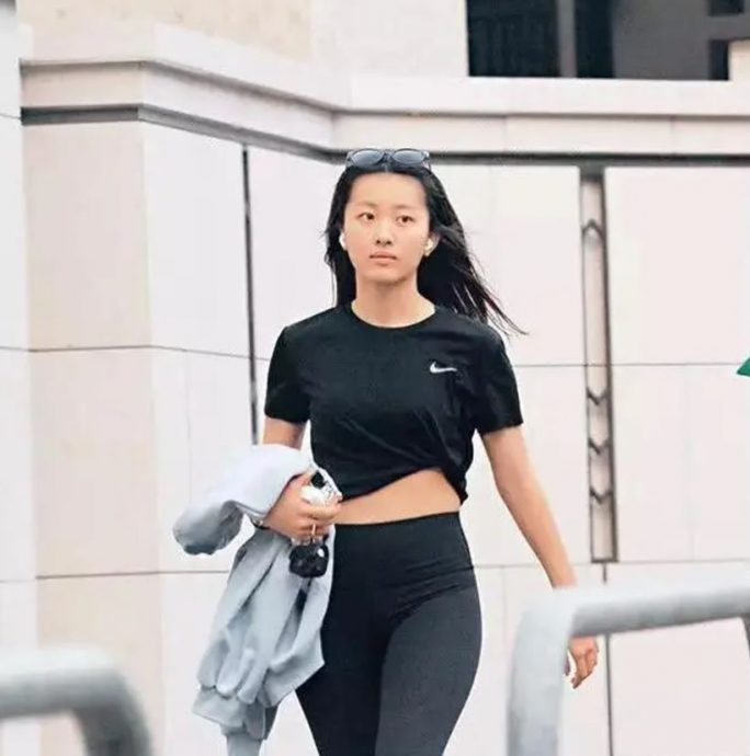 “不顾爸反对”决心出道唱歌 陈奕迅爱女加盟华纳音乐