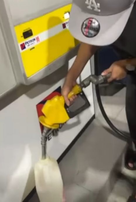 “因为不忍心，我回头了” 青年深夜援助抛锚母子