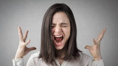 “地板黏、内衣散落、臭气熏天”   她陪侄女看房被震惊：这是女生的房间？