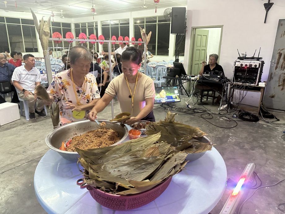 “粽香情浓，传承文化” 端午节庆典暨裹粽子比赛