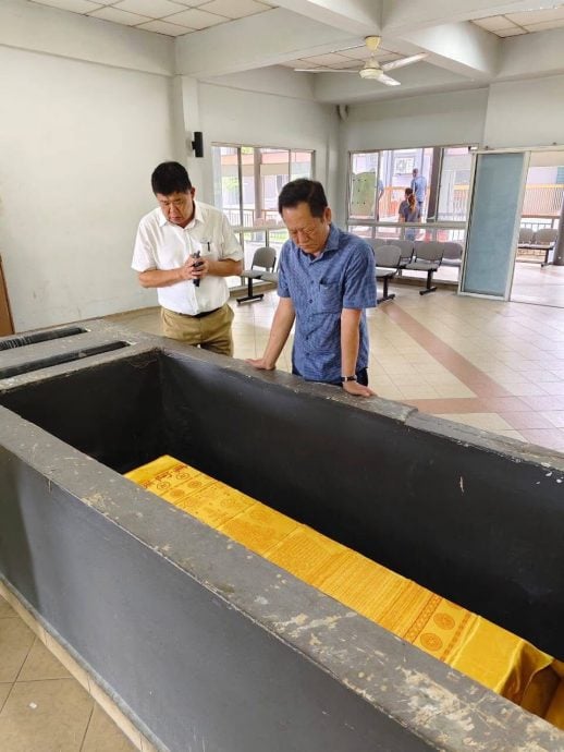 “请记得戴上她的皇冠！” 殡葬师揭冷藏柜怪声背后故事