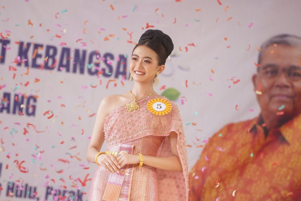 《我们》主 / “水为桥 送祝福” 马来西亚泼水节展现族群共融之美