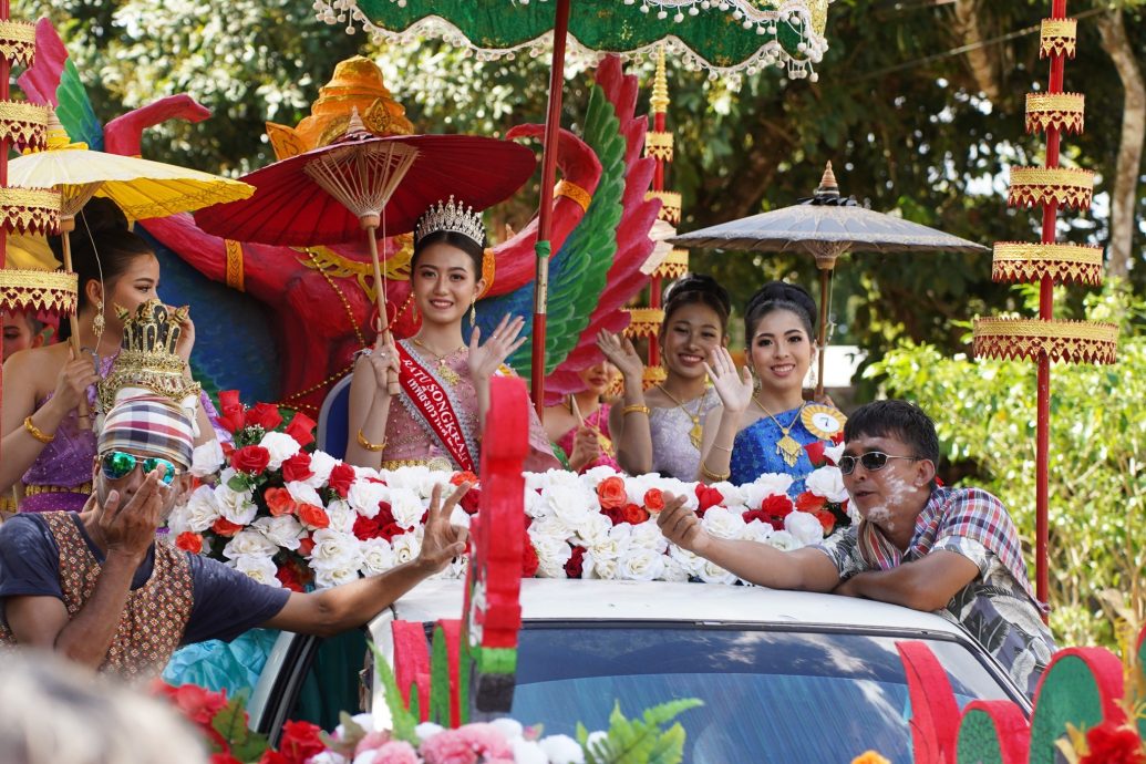 《我们》主 / “水为桥 送祝福” 马来西亚泼水节展现族群共融之美