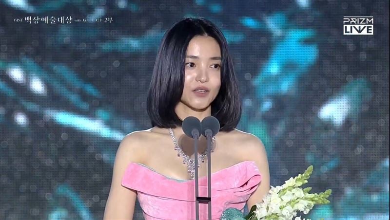 《苦尽柑来》大奖全杠龟 朱智勋、金泰梨封视帝后