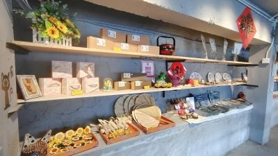 万茂新村“台底猫”咖啡馆 推“良心购买”文创手作