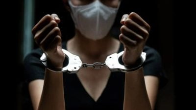 独家| 涉收旅游团费后失踪 | 涉案2女嫌再被警扣捕 明申请延扣