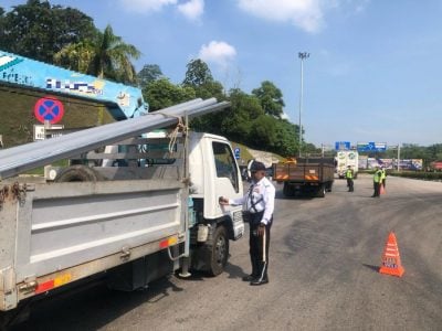 甲总警长：2周截查1248商用车 3司机涉醉驾吸毒等被捕