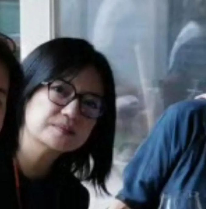 与前夫香港旧居遭拍卖 赵薇手臂惊现不明肿块