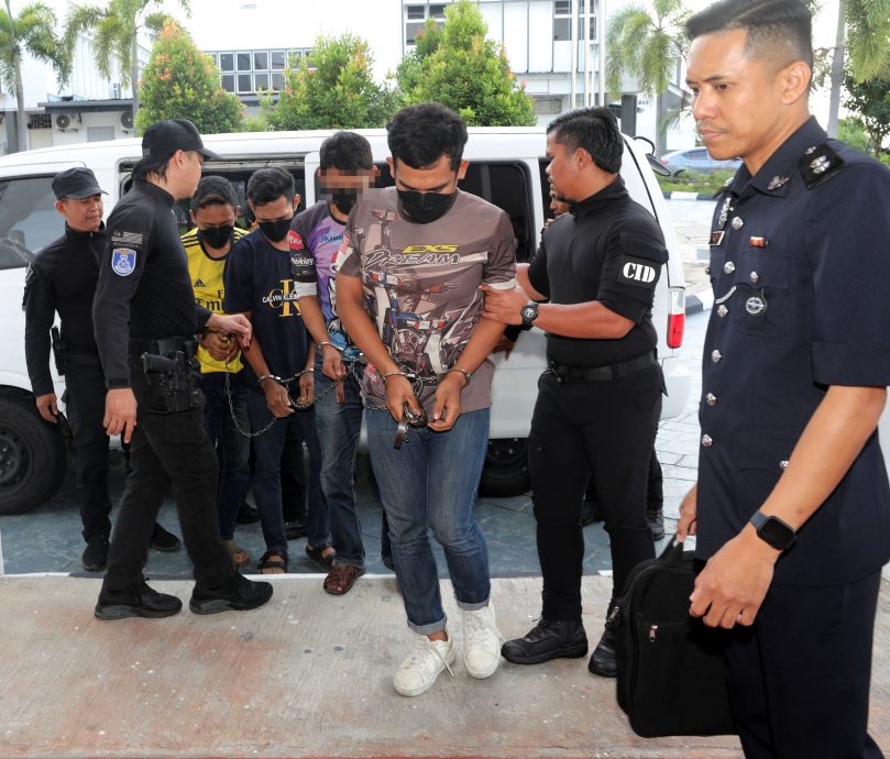 专偷没熄引擎车，3人对藏贼赃认罪但不认抢车