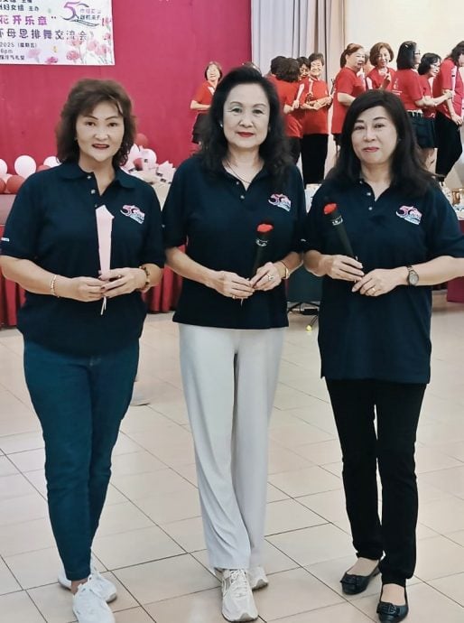 东(已签):为庆祝马华妇女组50周年庆,马华吉兰丹州联委会妇女组昨午举办“半世纪-花开乐章”温馨五月天感怀母恩排舞交流会