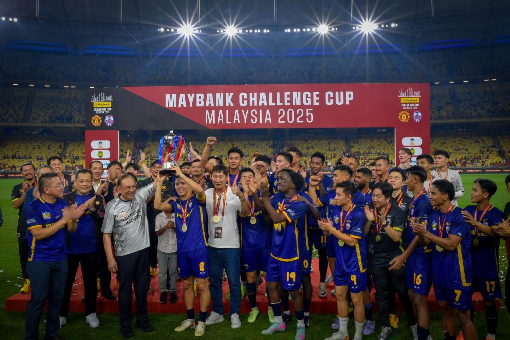 东盟全明星队打败曼联 安华:展现东盟团结一致精神