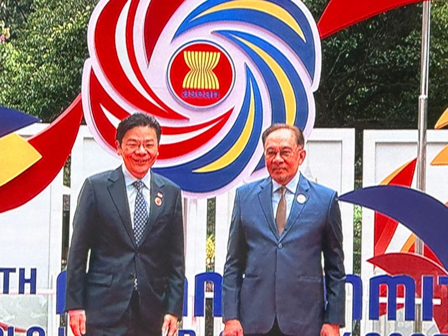 东盟峰会正式召开  各国领袖聚首隆市