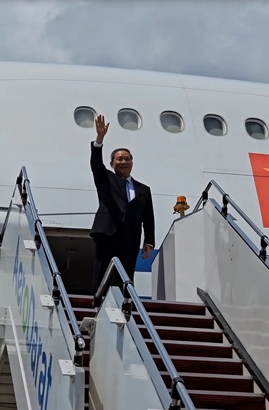 东盟峰会|视频| 中国总理李强今抵马 获陆兆福欧阳玉靖迎接