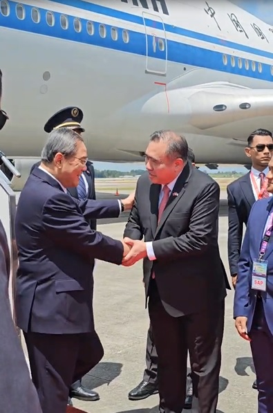 东盟峰会|视频| 中国总理李强今抵马 获陆兆福欧阳玉靖迎接