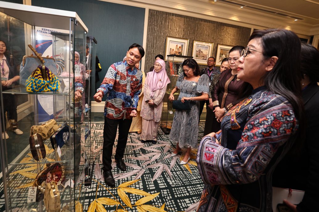 东盟领袖夫人齐聚首相官邸 · 旺阿兹莎呼吁促进文化外交