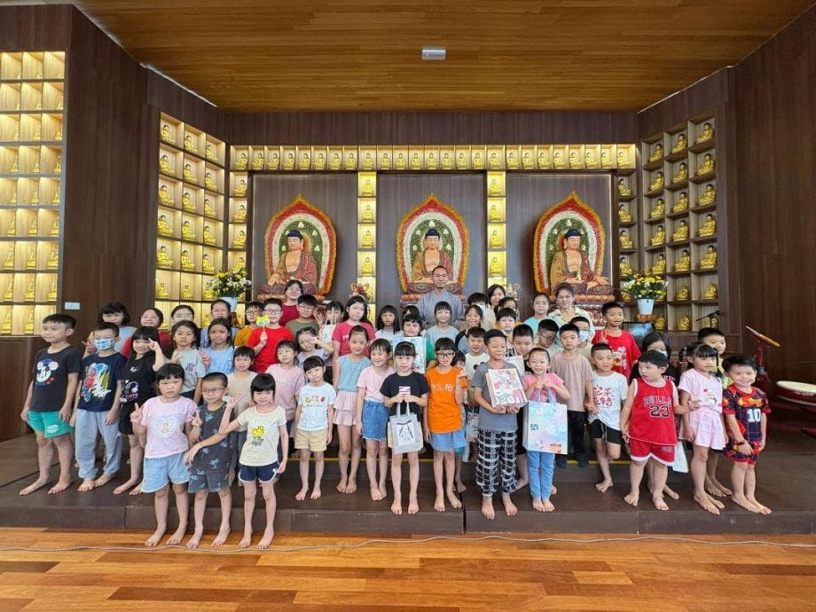 东(已发布):法炬山法宝寺捐6500令吉予综合中学华文学会