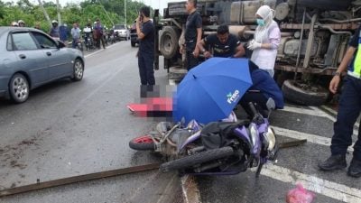 罗里突失控翻覆 女骑士撞上惨死