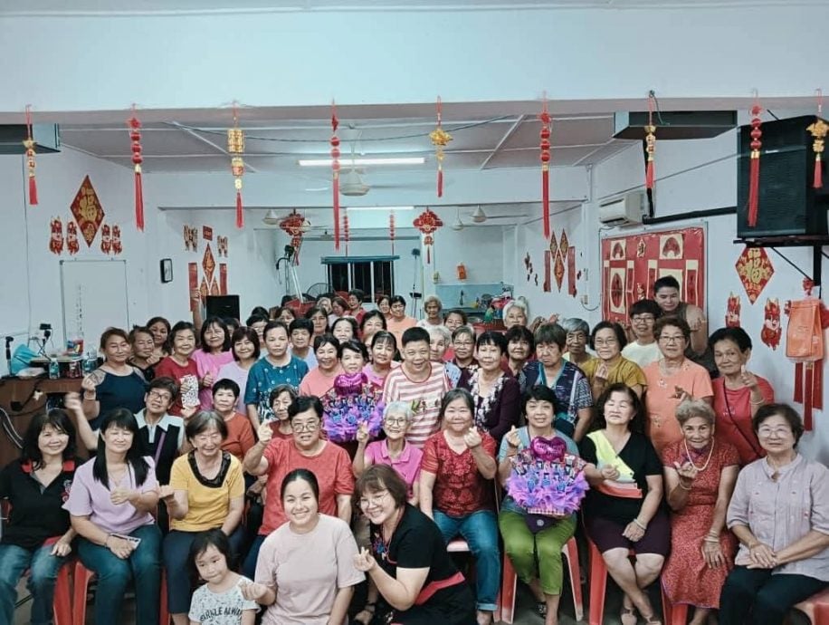 东(已发布):马华瓜拉吉挠妇女组母亲节聚餐会 感激母亲和女性贡献