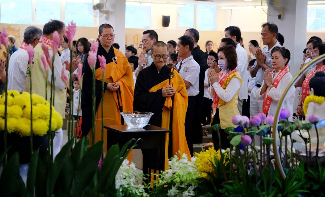 东（已签发）：佛光山佛诞节吸引2000人出席