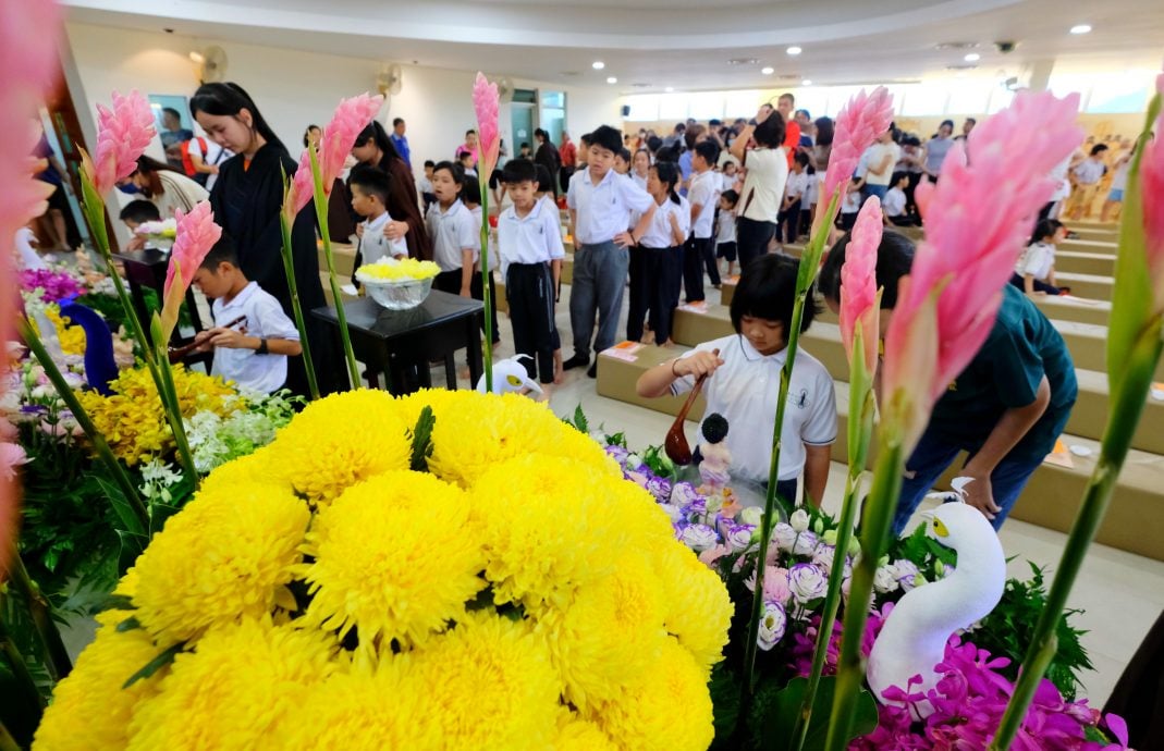东（已签发）：佛光山佛诞节吸引2000人出席