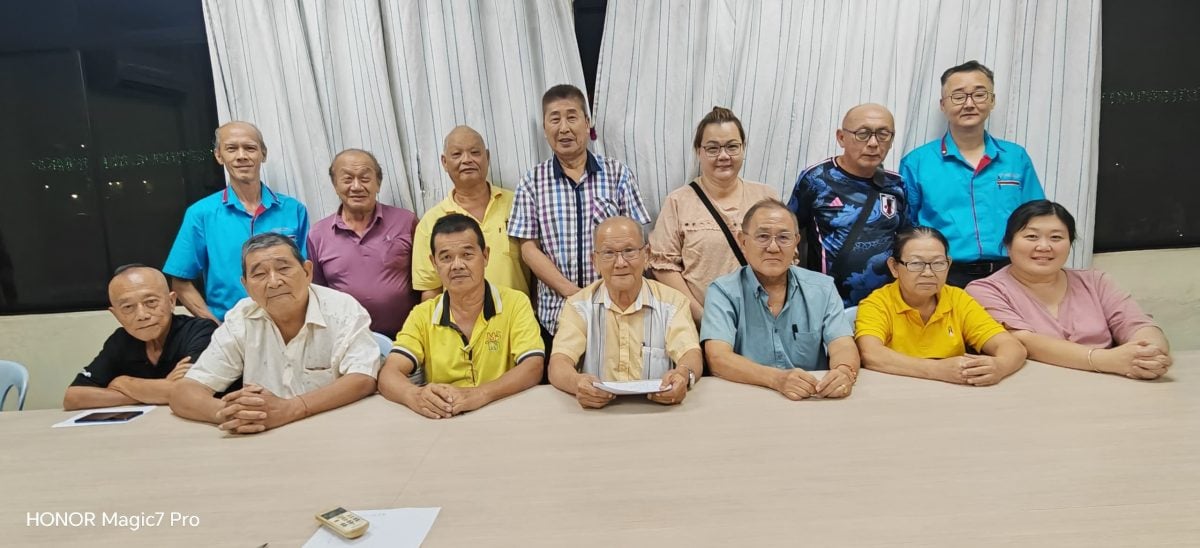 东(已签发):关丹小贩商业公会复选,曾再闻任主席。