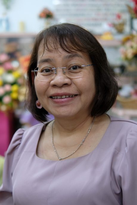 东(已签发):母亲节花束慢热,商家做好准备应对临近佳节的最后一波购买高峰。