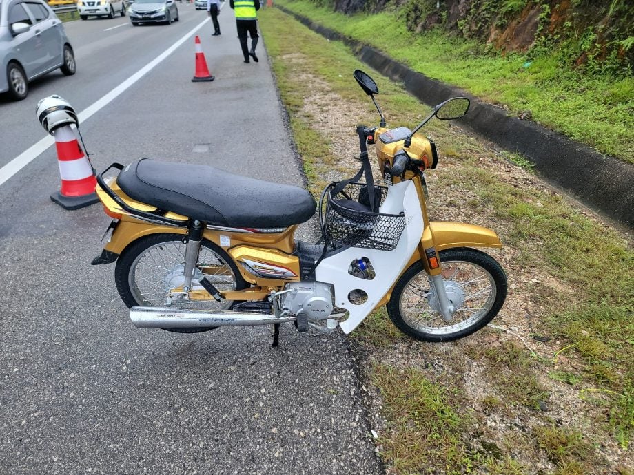 东（已签发）：马兰一名摩托车骑士路途失控摔死