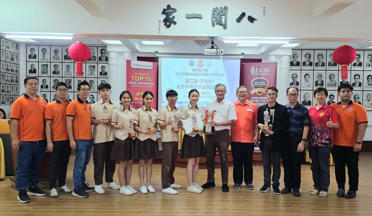 东(已签):“2025年第三届《子柱杯》全丹中学生华语辩论比赛”,吉兰丹中华独中(丹中)A队拿下冠军。