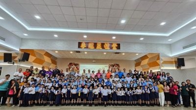 蔡尤明教育基金  5万助学金 颁丹101人
