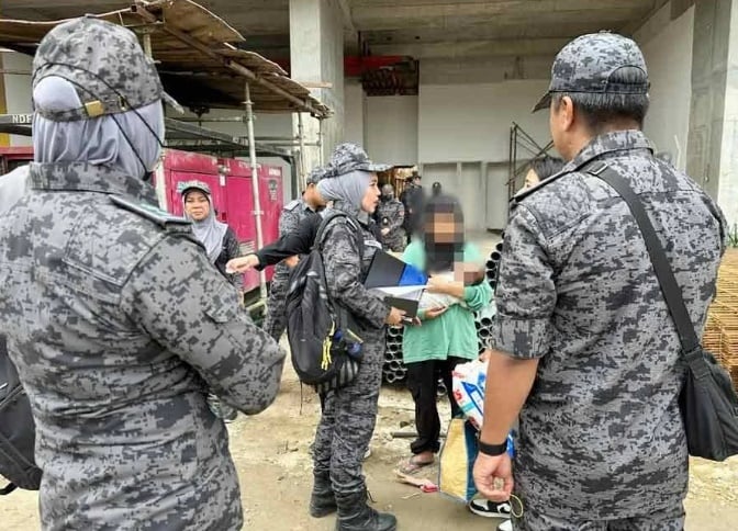 东(已签):丹移民局展开突击行动,一对印尼籍非法移民夫妇连同甫满月的女婴一并被捕。