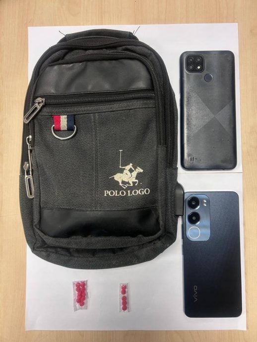 东（已签）：可疑男子携15粒马丸，在在兰斗班让的鲁布士多区一处油粽园遭警方捕逮。