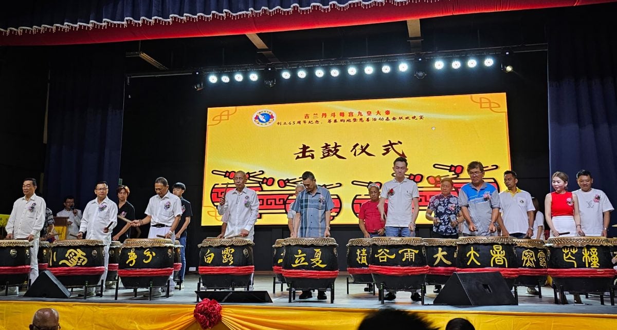东(已签):吉兰丹斗母宫九皇大帝主席蔡仁瑞表示,斗母宫不只是宗教信仰的场所,更是社区慈善的行动者。