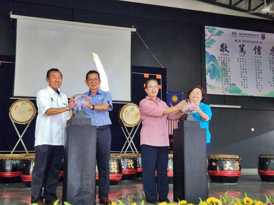东：“心连心，爱维新”，中华维新迎来110周年校庆，海内外校友从四面八方归来，再叙同窗情谊，共庆母校校庆。