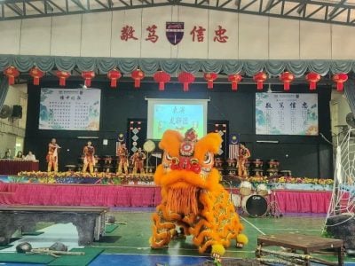 东:“心连心,爱维新”,中华维新迎来110周年校庆,海内外校友从四面八方归来,再叙同窗情谊,共庆母校校庆。